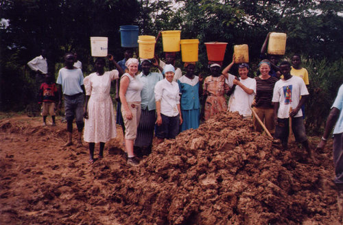 Kenya - making bricks