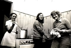 1971 Mary Cronin, Britt Hammerberg and Bodil Reiff in Benburb St.